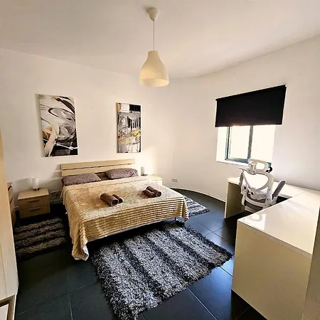 Spacious Swieqi For Families Groups Close To Paceville And St Julians Daire *